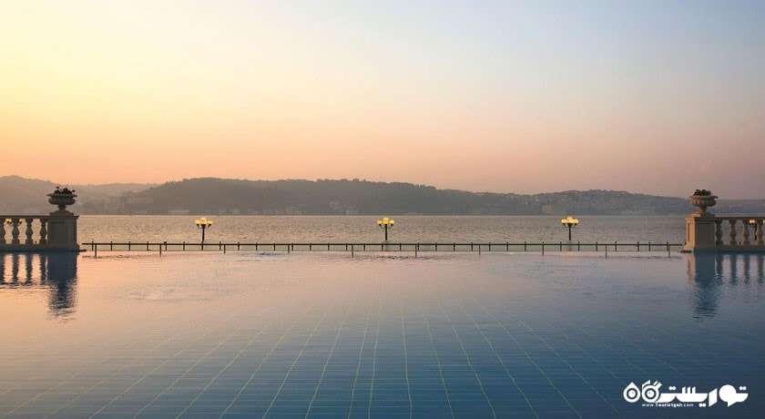 چشم انداز غروب استخر روباز هتل